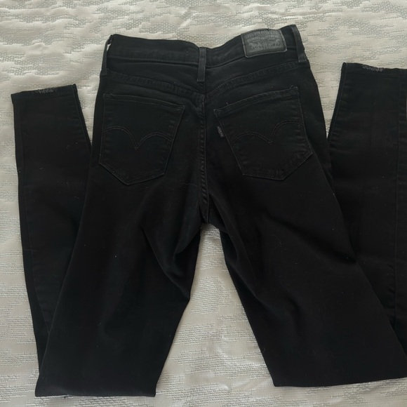 Black Levi’s Skinny Jeans - Picture 2 of 3